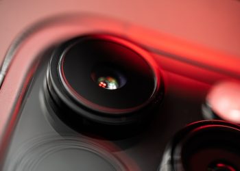 Iphone 14 Pro Max Röd med Kamera